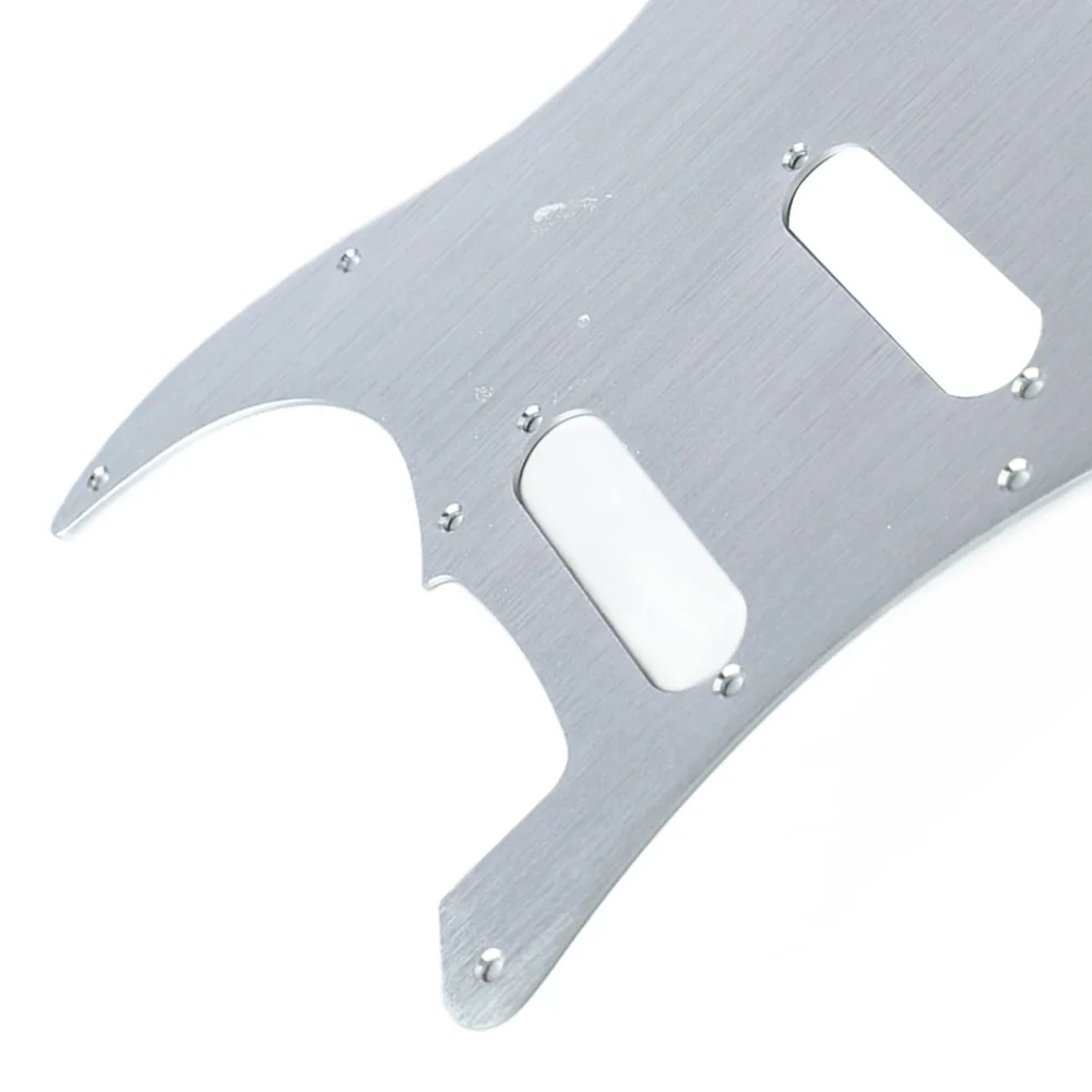 Pickguard dorado sobre guitarra eléctrica