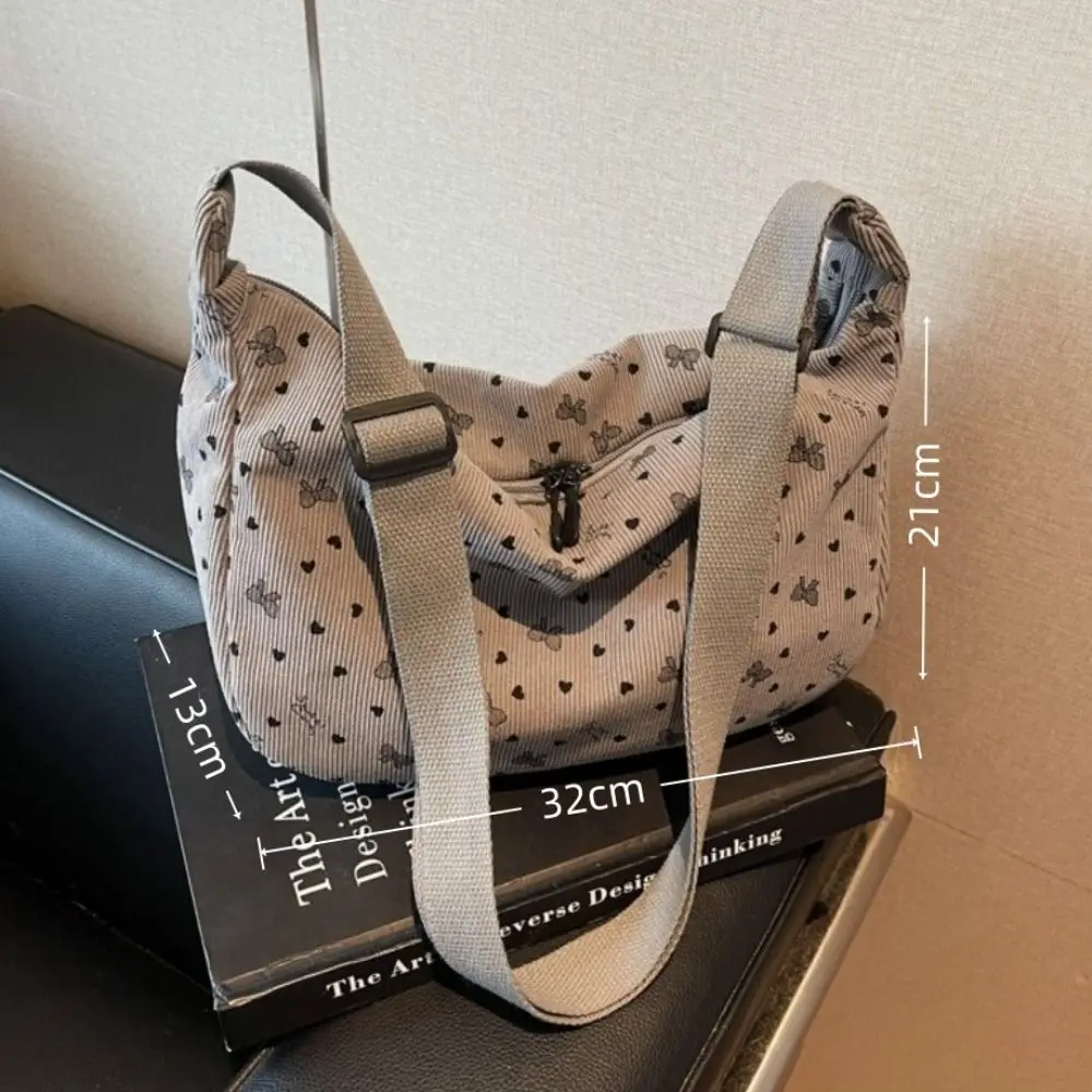 Bolso bandolera hobo de pana a rayas con cierre y lazo - imagen 4