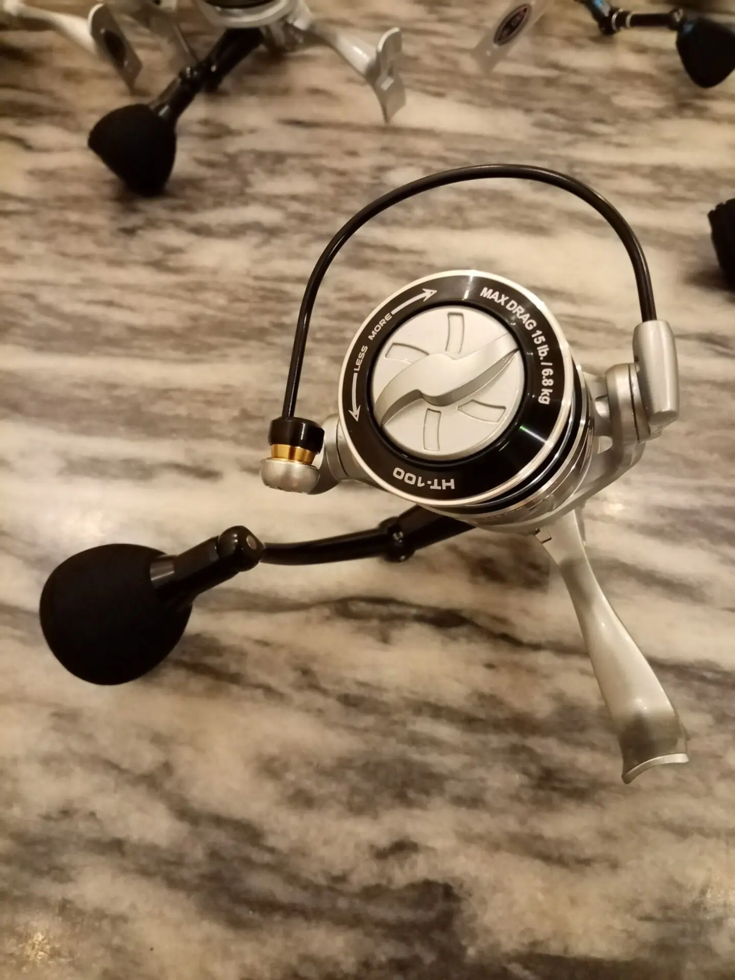 Carrete giratorio PENN Battle III 2500DX para pesca en agua salada