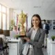 Trofeo de metal con tapa dorada tipo copa – Premio creativo