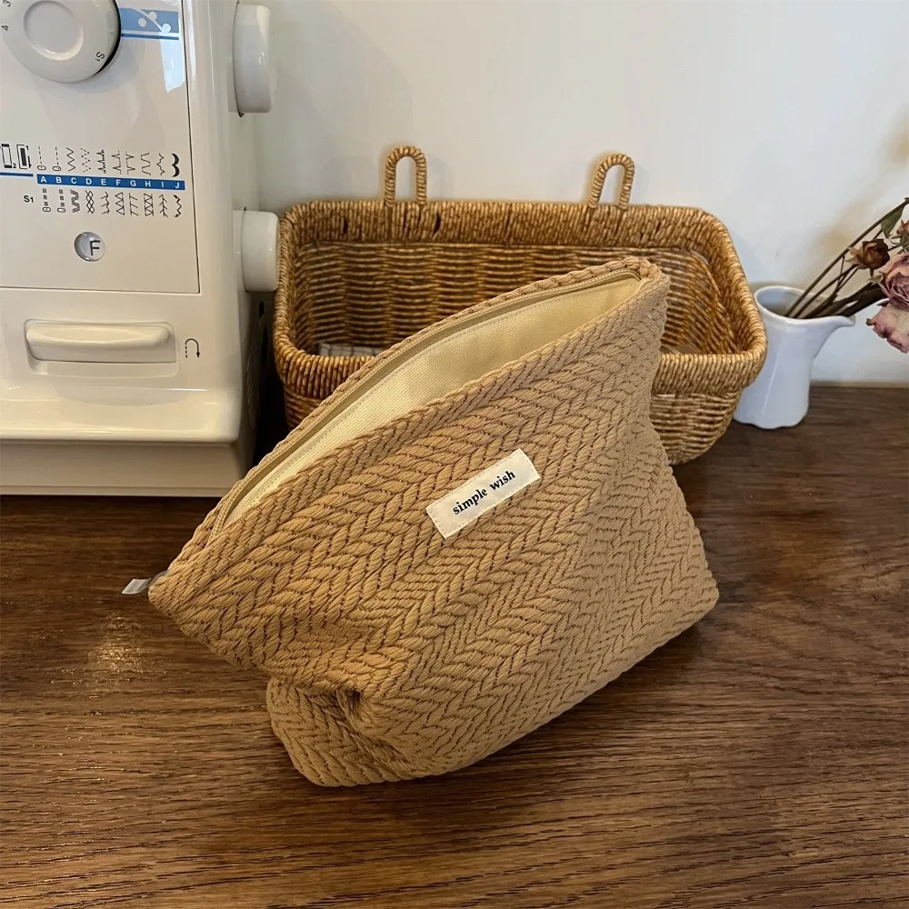 Bolsa de maquillaje portátil con cierre y gran capacidad beige café - imagen 4
