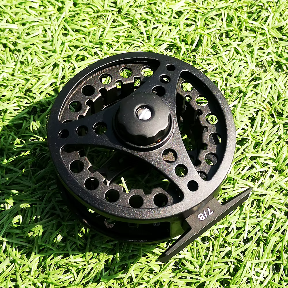 Carrete de pesca con mosca de metal negro con engranaje 1:1 - imagen 3