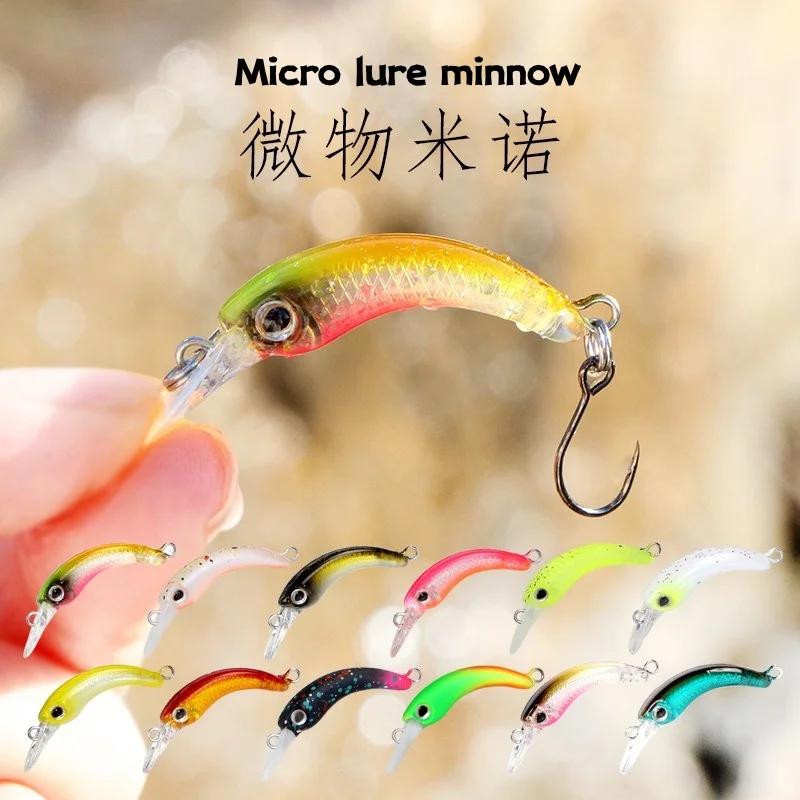 Señuelo mini crankbait en acción