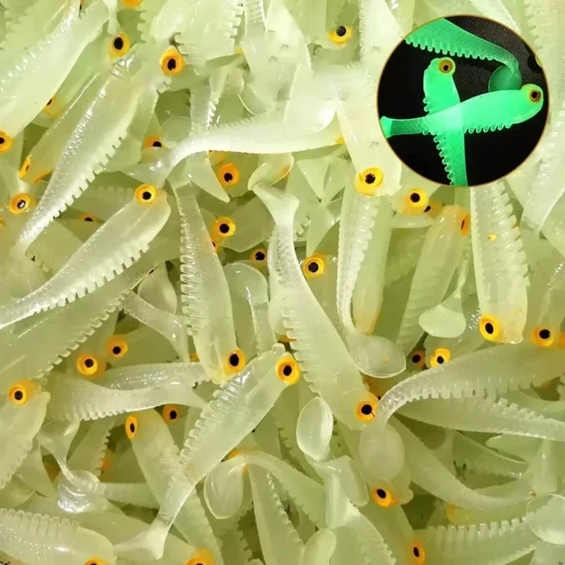 Señuelos luminosos en acción bajo el agua