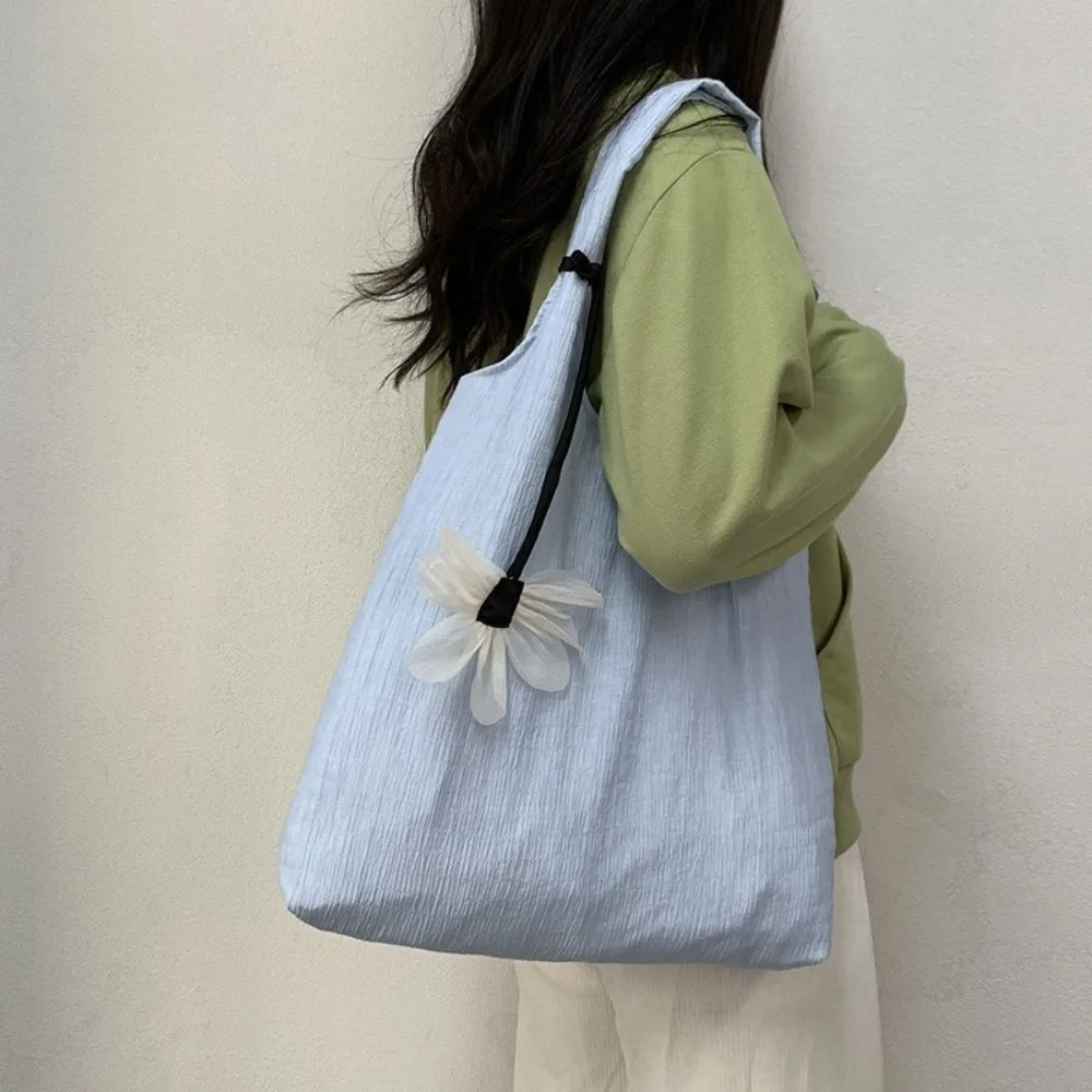Bolso de hombro INS liso con colgante floral, gran capacidad mujer - imagen 3