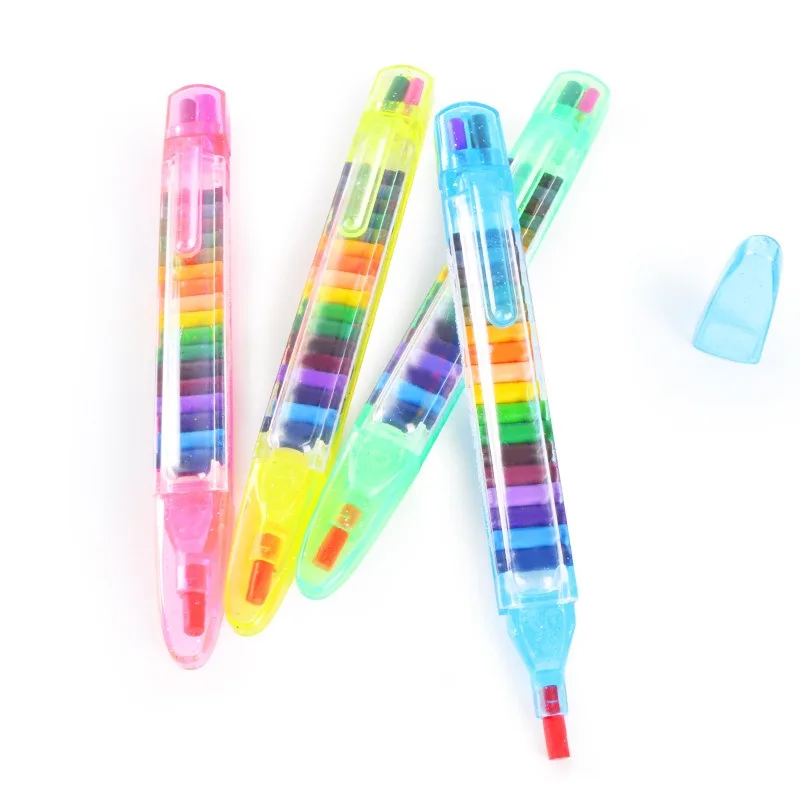 Crayones de colores variados para pintar y dibujar