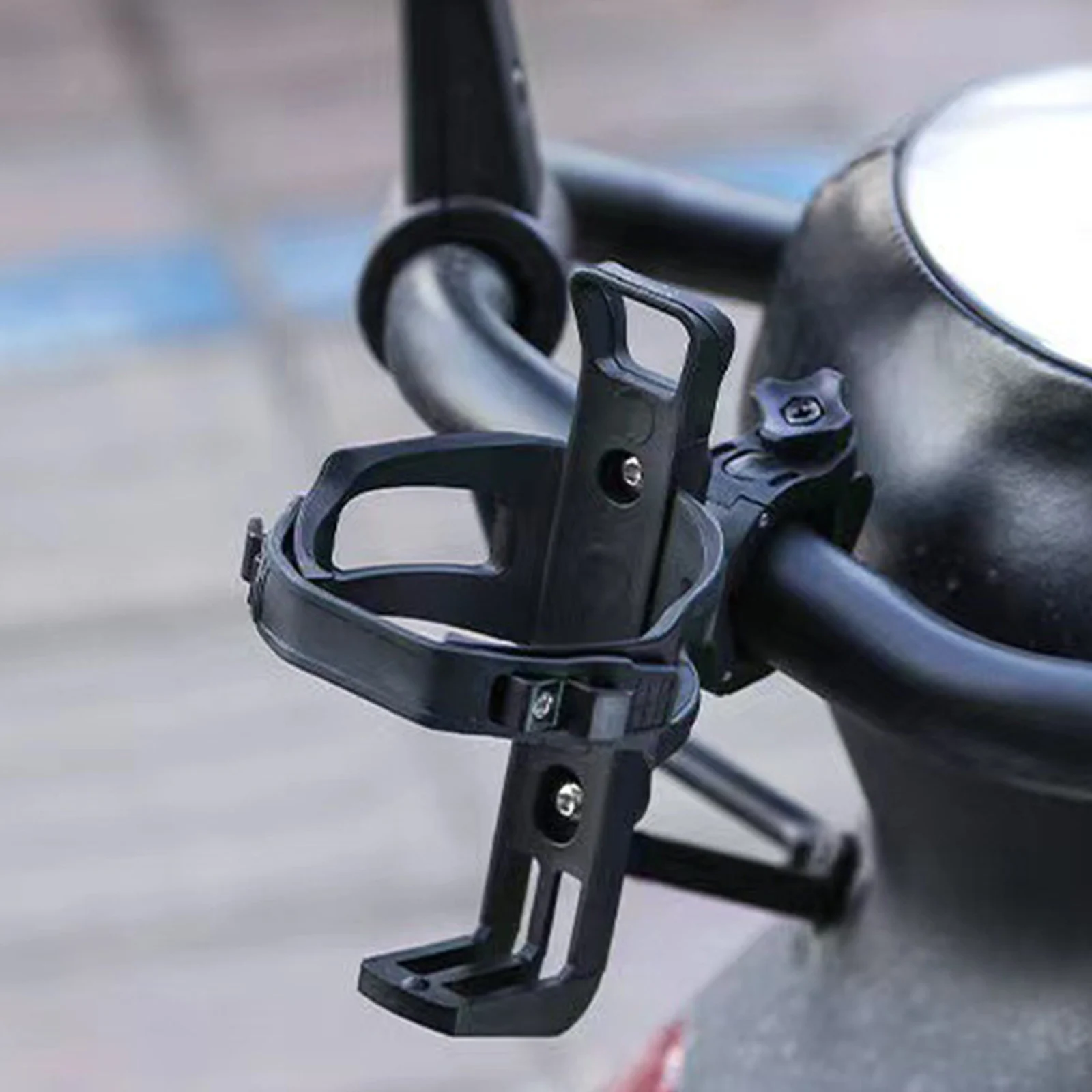 Portabidones de plástico para botella de agua en bicicleta