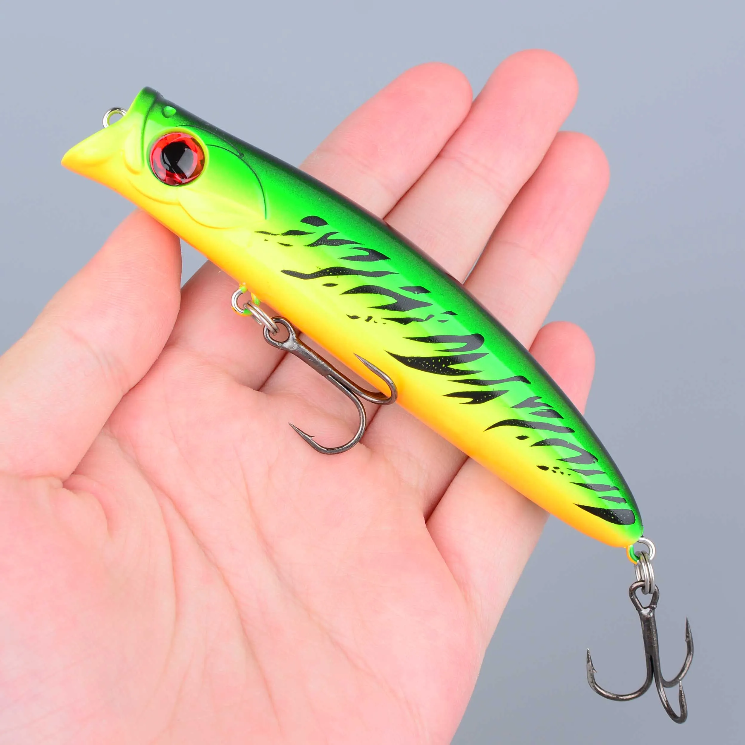 Aplicación práctica del crankbait artificial en superficie