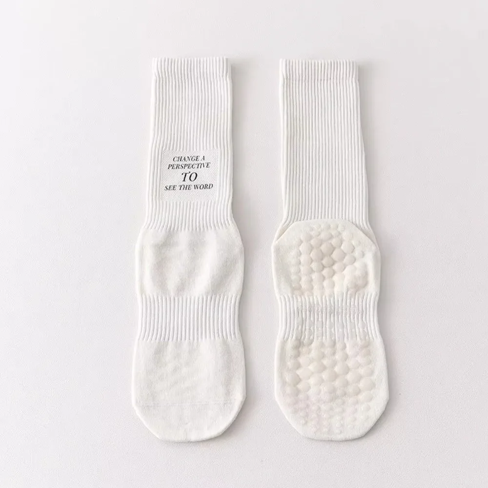Calcetines antideslizantes de yoga de tubo medio para mujer