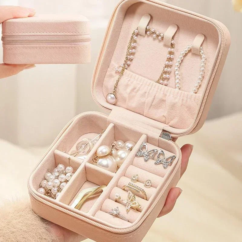 Estuche organizador de viaje para joyería – Cuero, collar y anillos - imagen 4