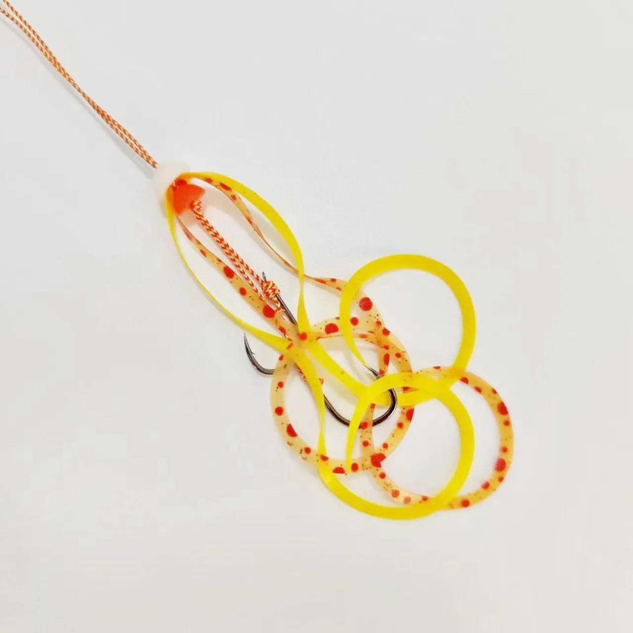 Detalle de anzuelos twin assisted hooks
