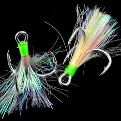 Anzuelo triple Proberos con pluma y púas – Acero carbono
