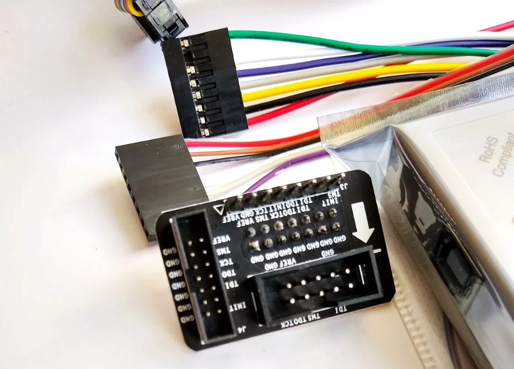Detalle del cableado y uso con herramientas de programación