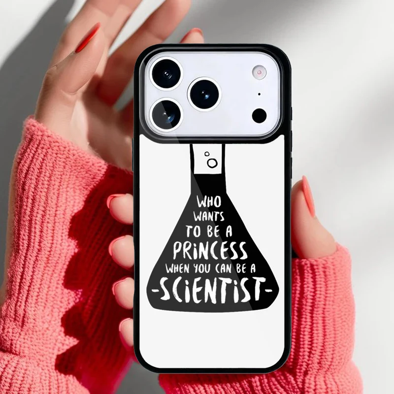 Funda instalada en iPhone con recortes precisos