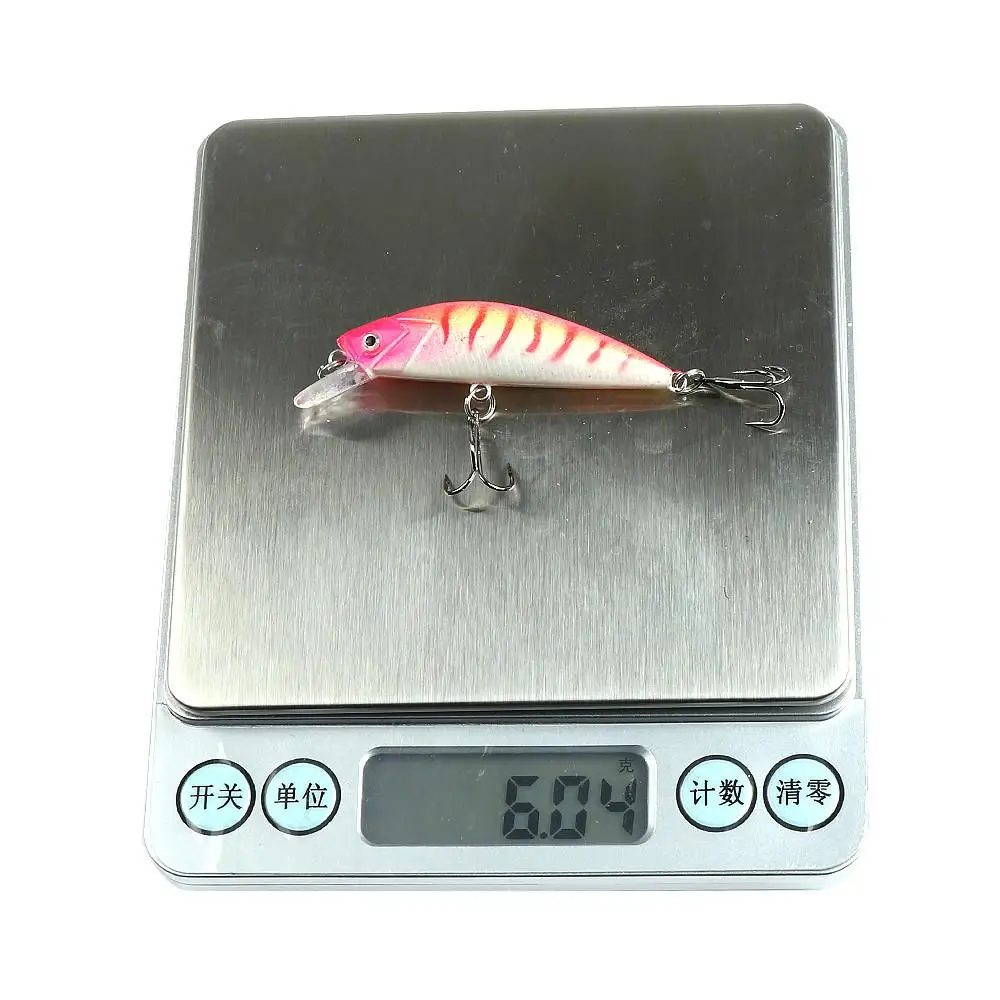 Detalle de señuelo minnow hundimiento con anzuelos