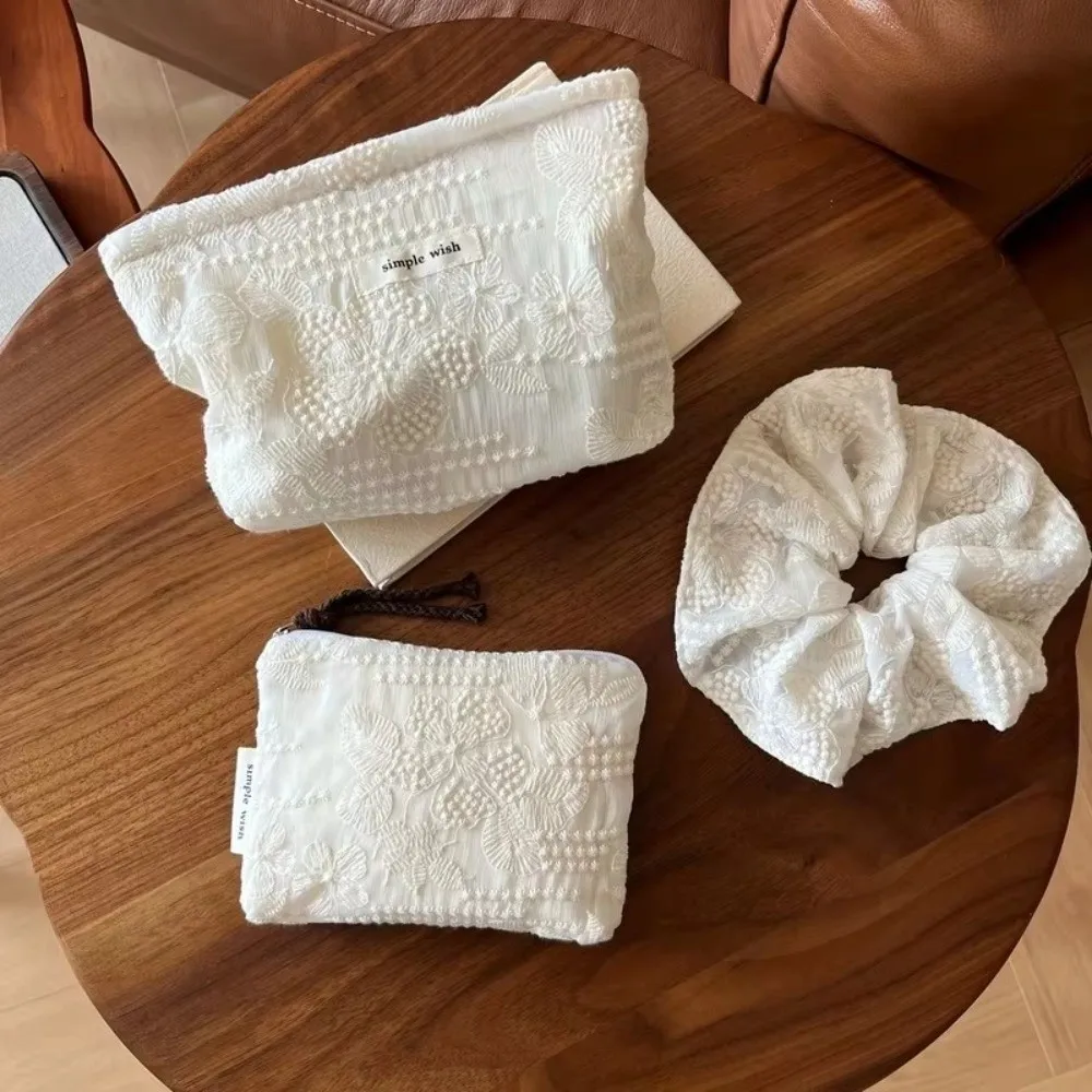 Bolsa impermeable blanca con encaje y cierre para viaje - imagen 4