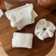 Bolsa impermeable blanca con encaje y cierre para viaje - imagen 4