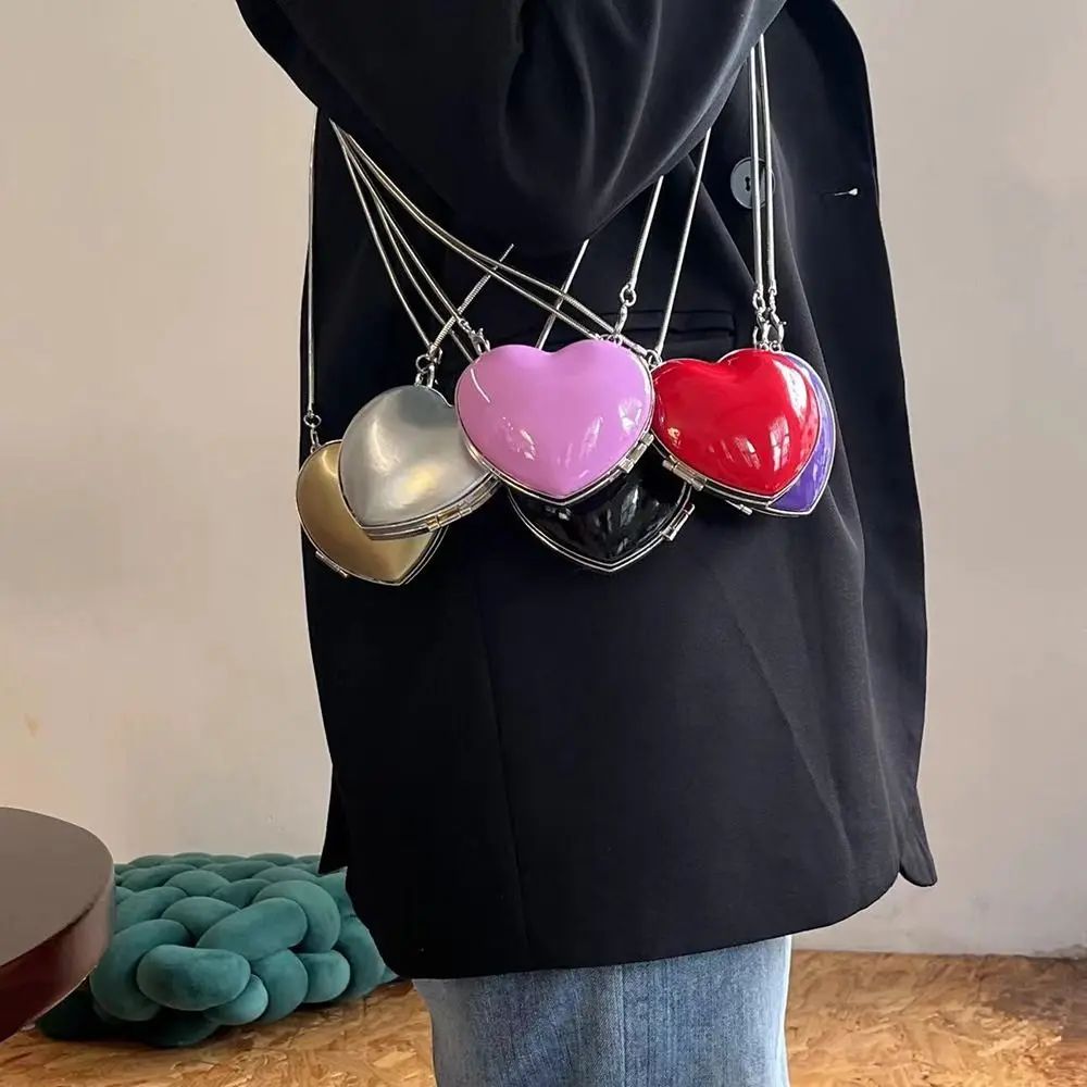 Bolso con cadena metálica para bandolera