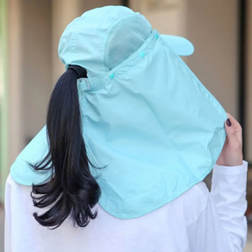 Sombrero plegado mostrando su portabilidad