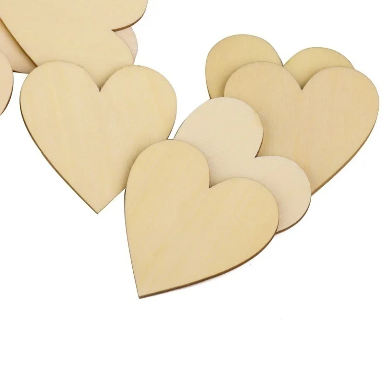 Corazones de madera sin tratar