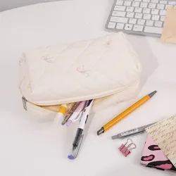 Bolsa de Maquillaje Acolchada INS con Bordado de Lazo – Gran Capacidad