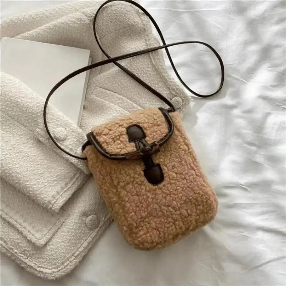 Bolso bandolera de felpa pequeño con hebilla de cierre seguro - imagen 5
