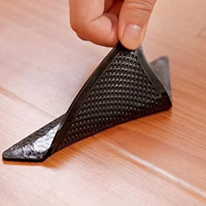Clips Antideslizantes para Alfombras – Esquinas de Silicona Negra