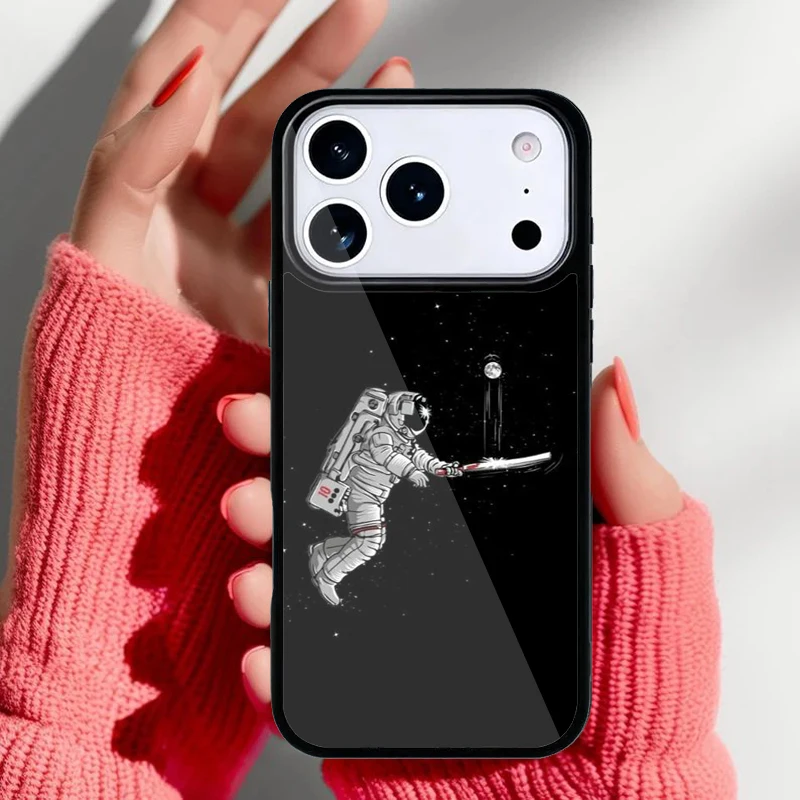Funda astronauta y espacio estrellado