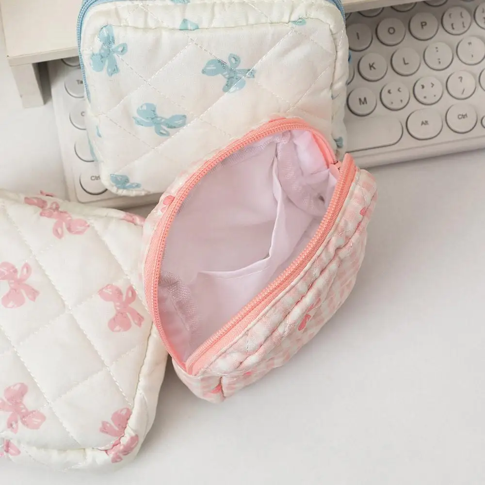 Bolsa de maquillaje Coqueta corazón clásico acolchada de viaje