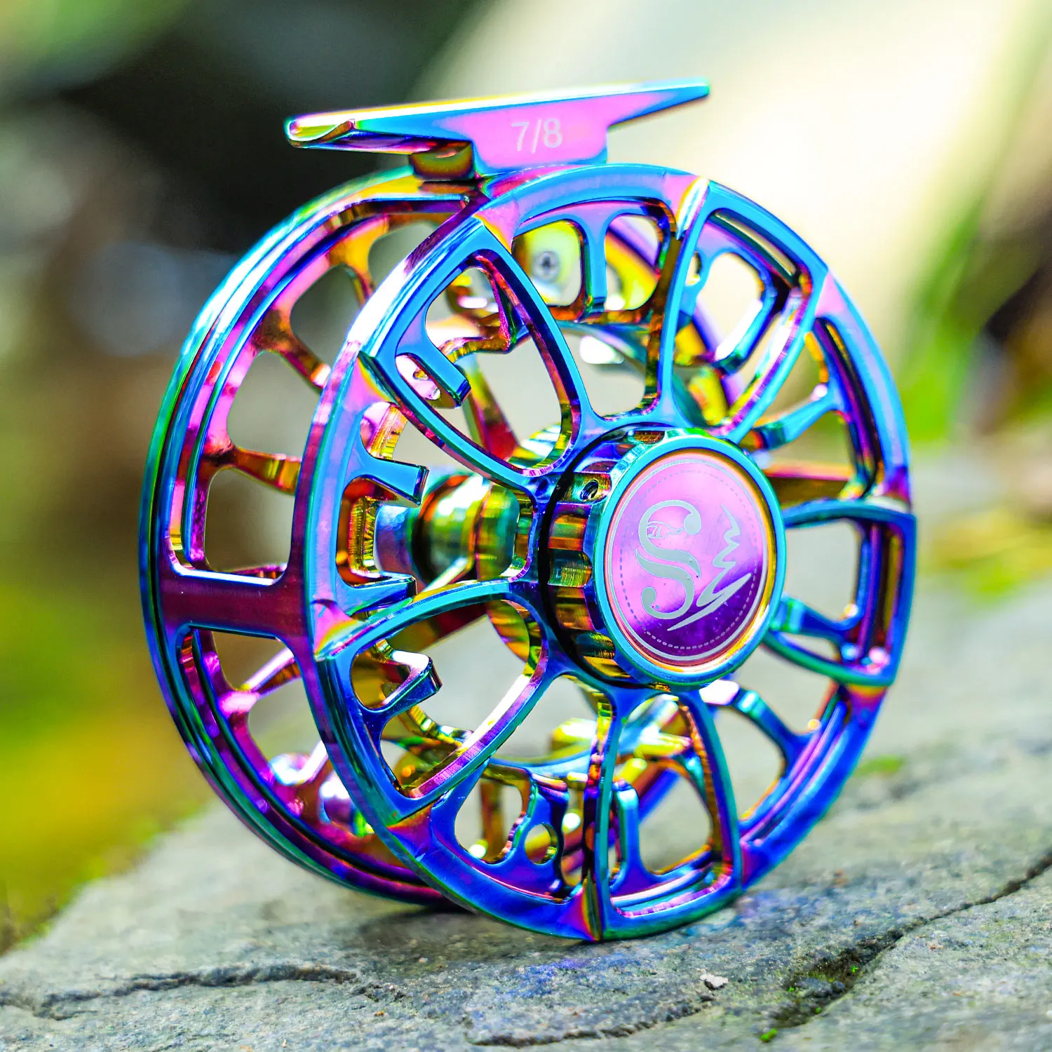 Carrete de pesca con mosca Sougayilang en acabado multicolor