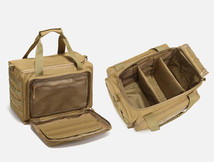 Detalle del sistema MOLLE y compartimentos frontales con cremallera