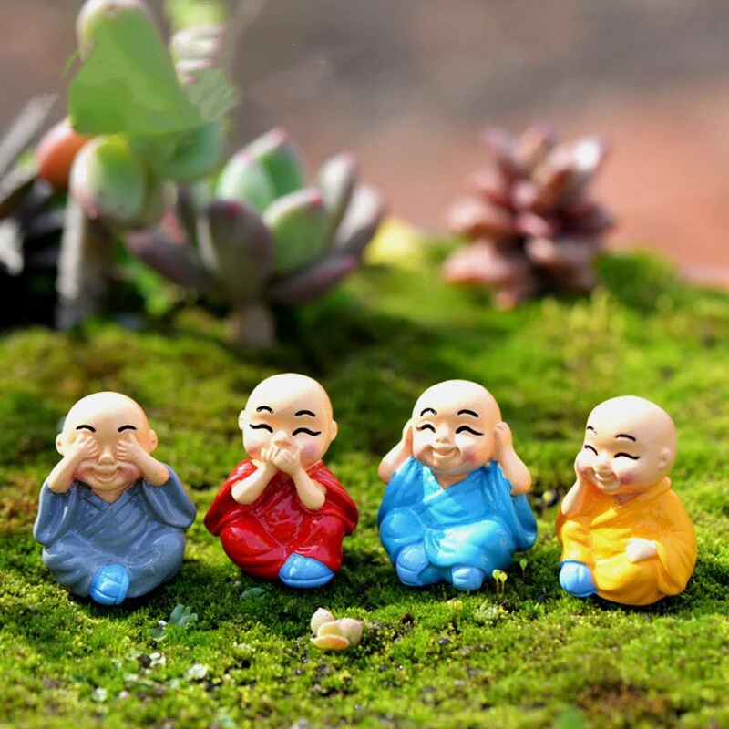 Detalle de monje budista miniatura