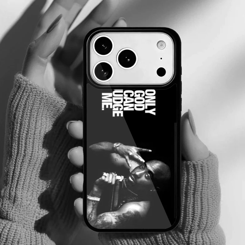 Funda con Tupac en mano mostrando el agarre