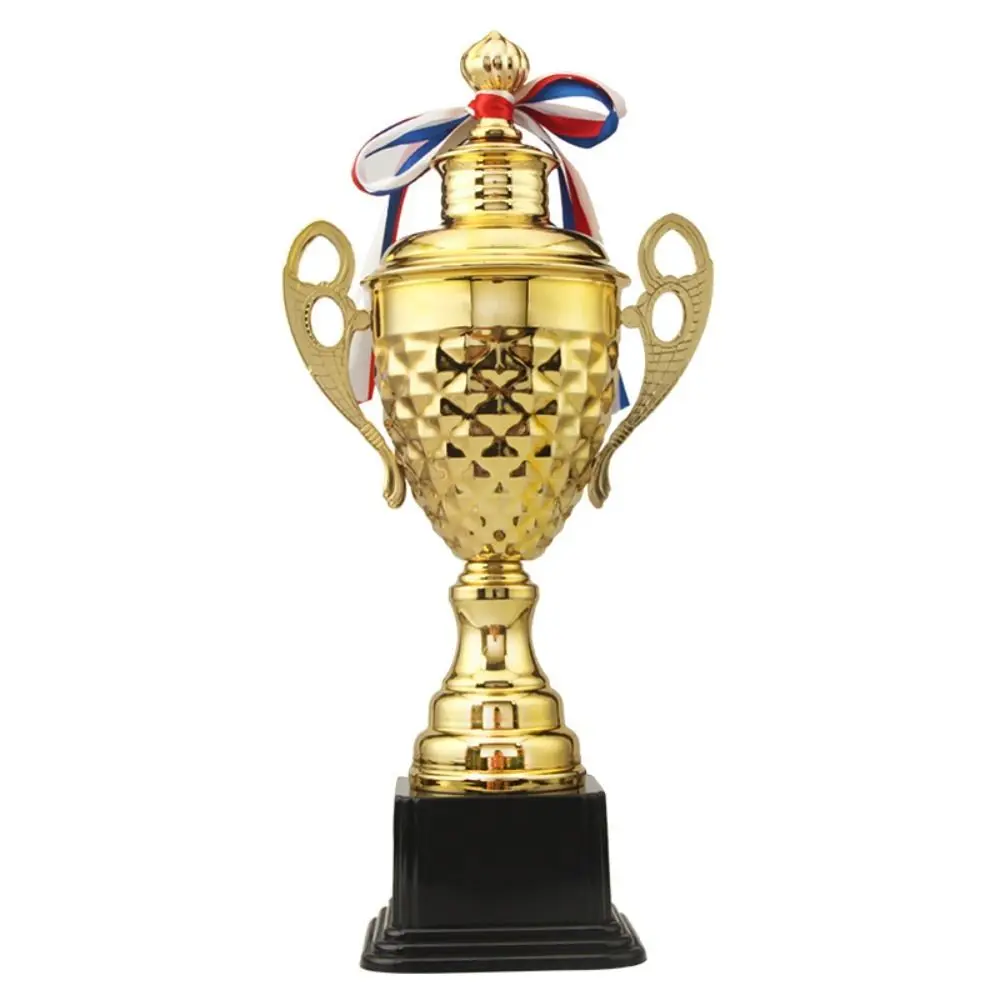 Detalle del acabado dorado del trofeo