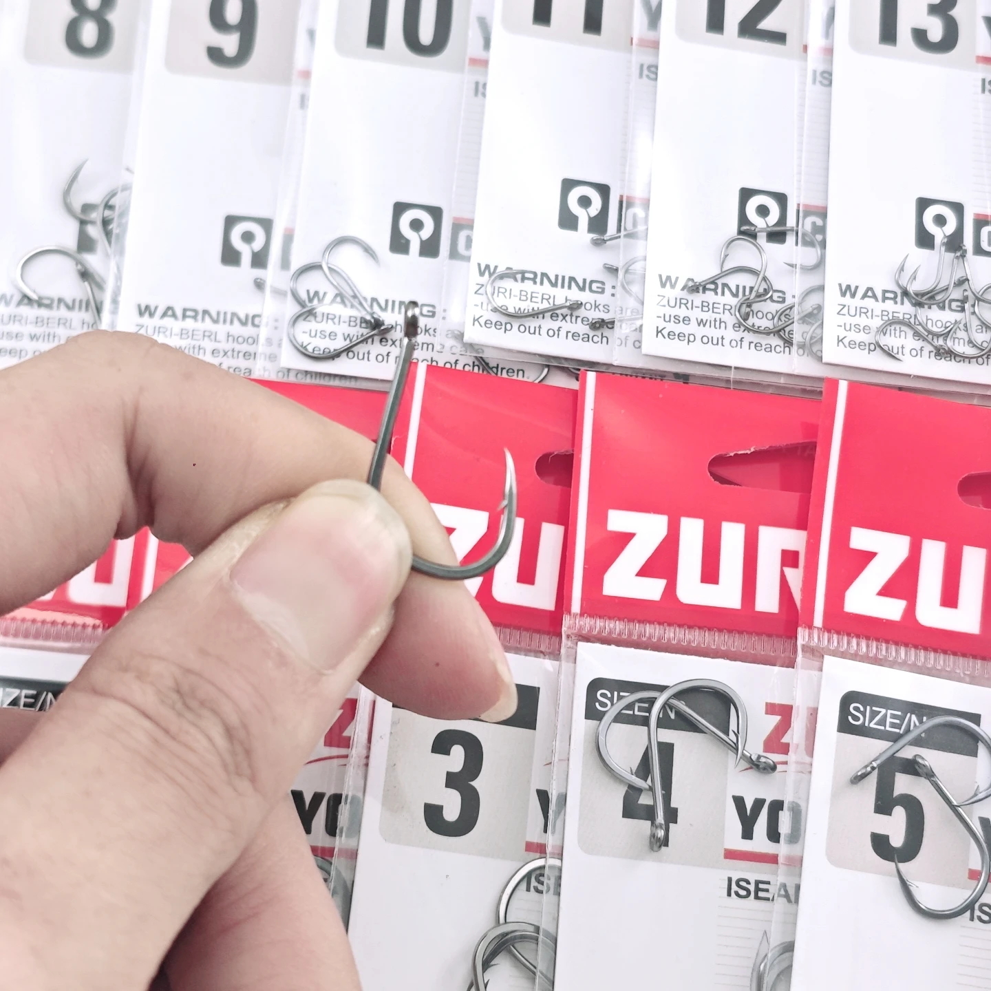 Variedad de tamaños de anzuelos en el pack