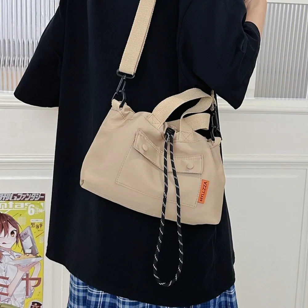Bolso tipo cubo con cordón y bandolera ligera para móvil - imagen 4
