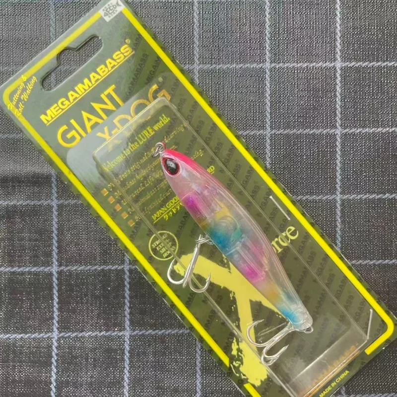 Señuelo hundible con acción de sacudidas para lubina