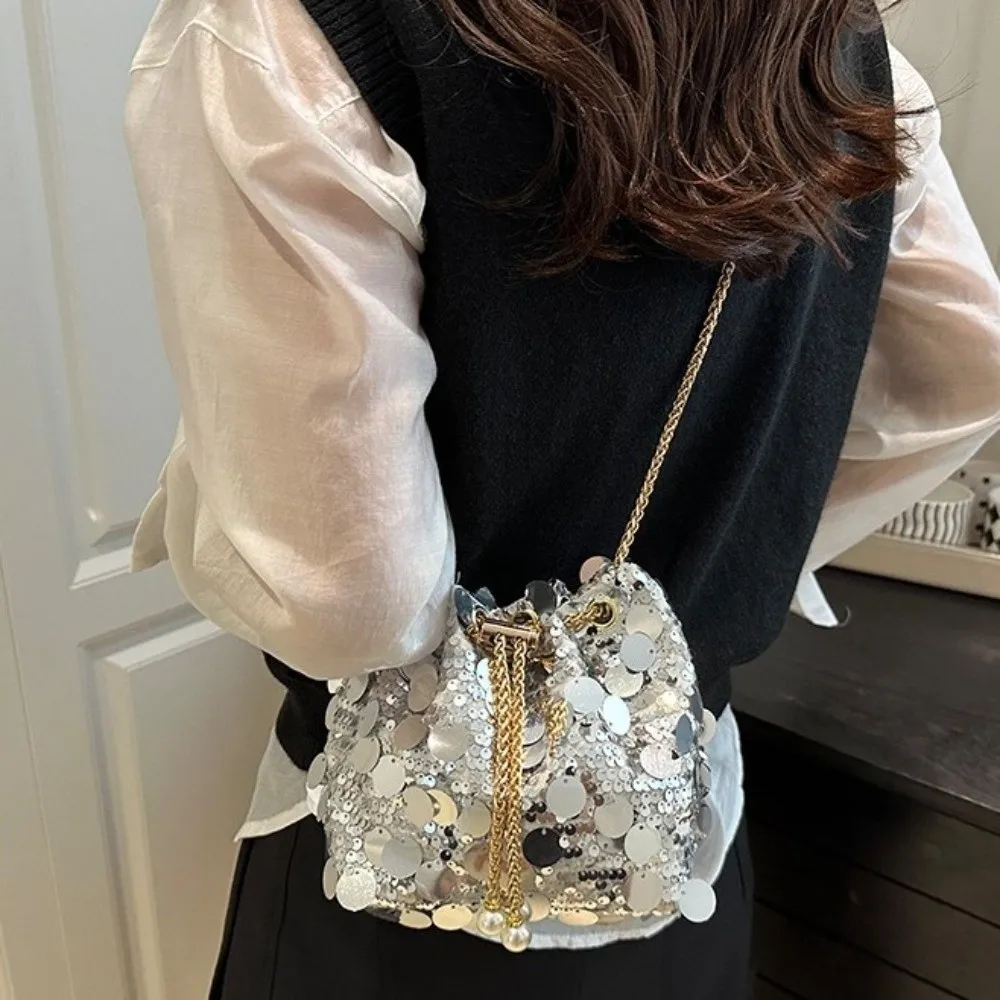 Bolso bandolera brillante con lentejuelas y borlas de gran capacidad - imagen 4