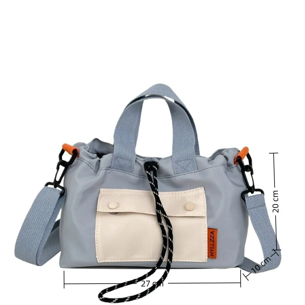 Bolso tipo cubo con cordón y estilo bandolera