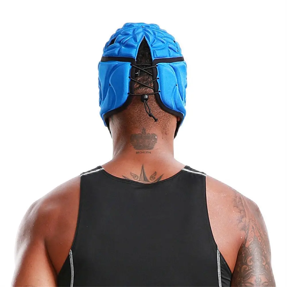 Casco en uso durante entrenamiento de rugby