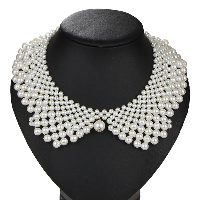Collar falso desmontable con perlas de imitación vista frontal