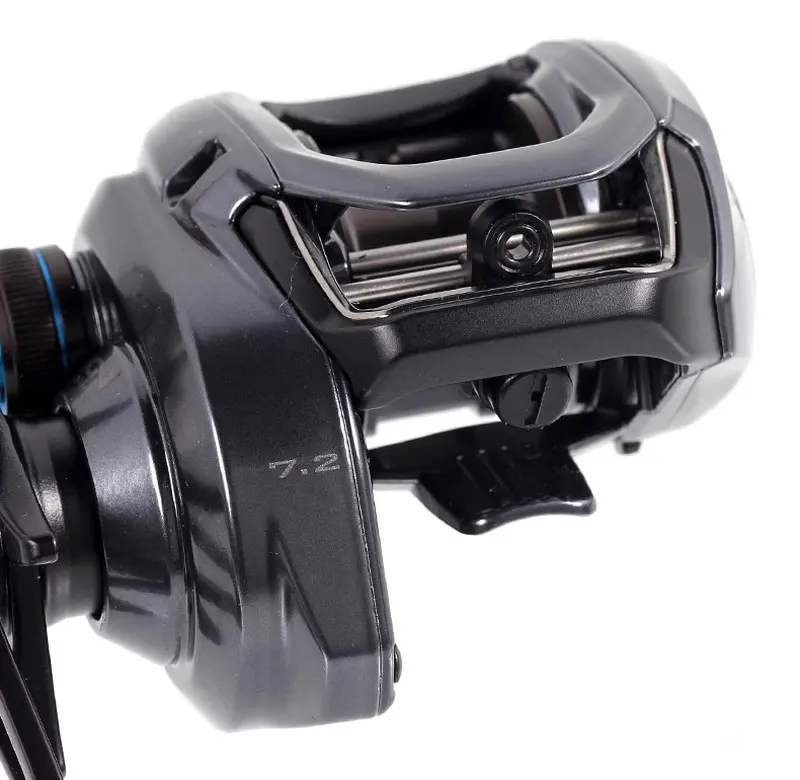 Shimano SLX 2024 en mano, escala de uso real