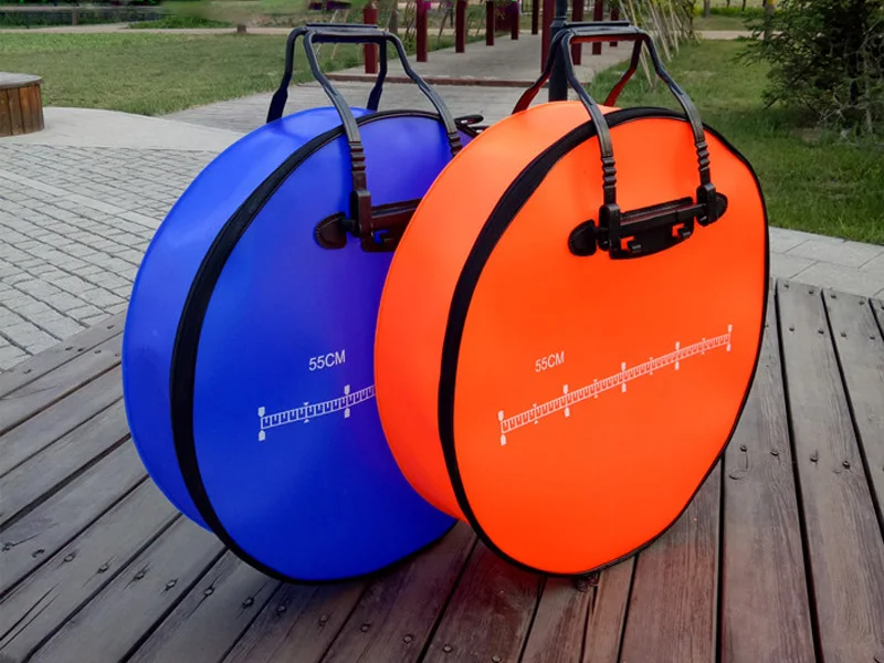 Uso de la bolsa como base para el pescado en la orilla