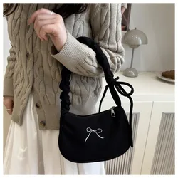 Bolso de Hombro en Pana con Bordado de Lazo – Cremallera y Correa Ajustable