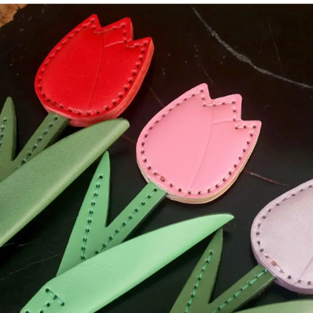 Llavero de PU con tulipán multicolor portátil para coche y bolso