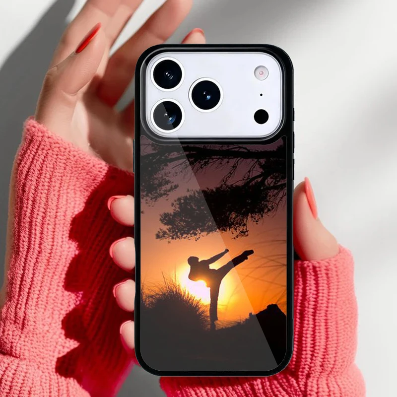Funda para Teléfono con Diseño de Kung Fu, Taekwondo y Karate al Atardecer