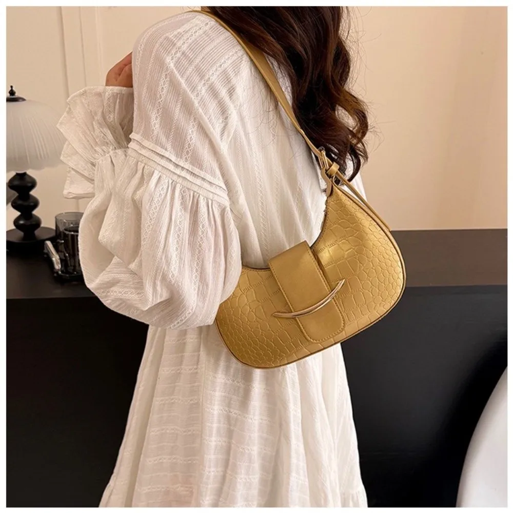 Bolso bandolera cuero PU forma de luna, gran capacidad - imagen 4