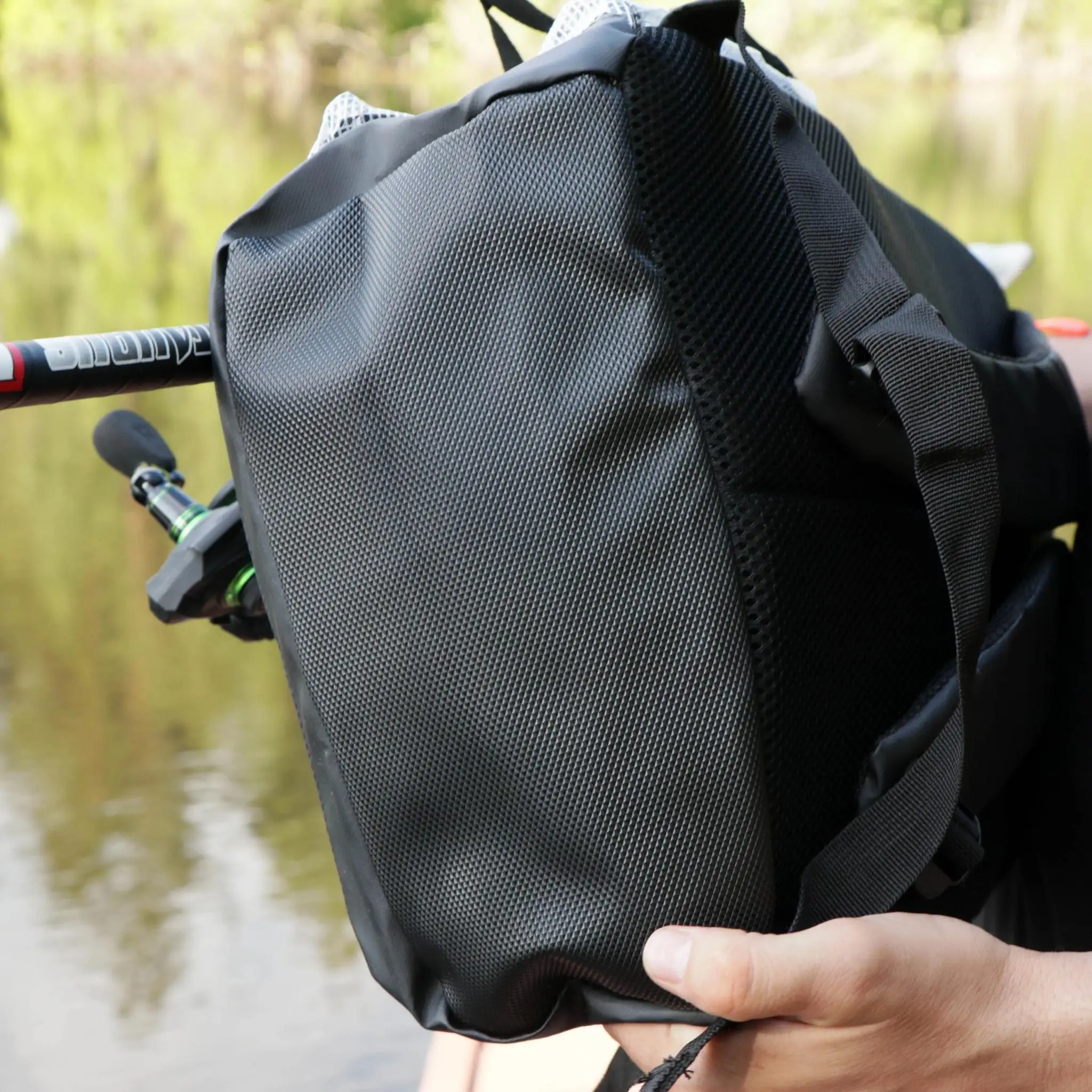 Mochila completa con equipo de pesca