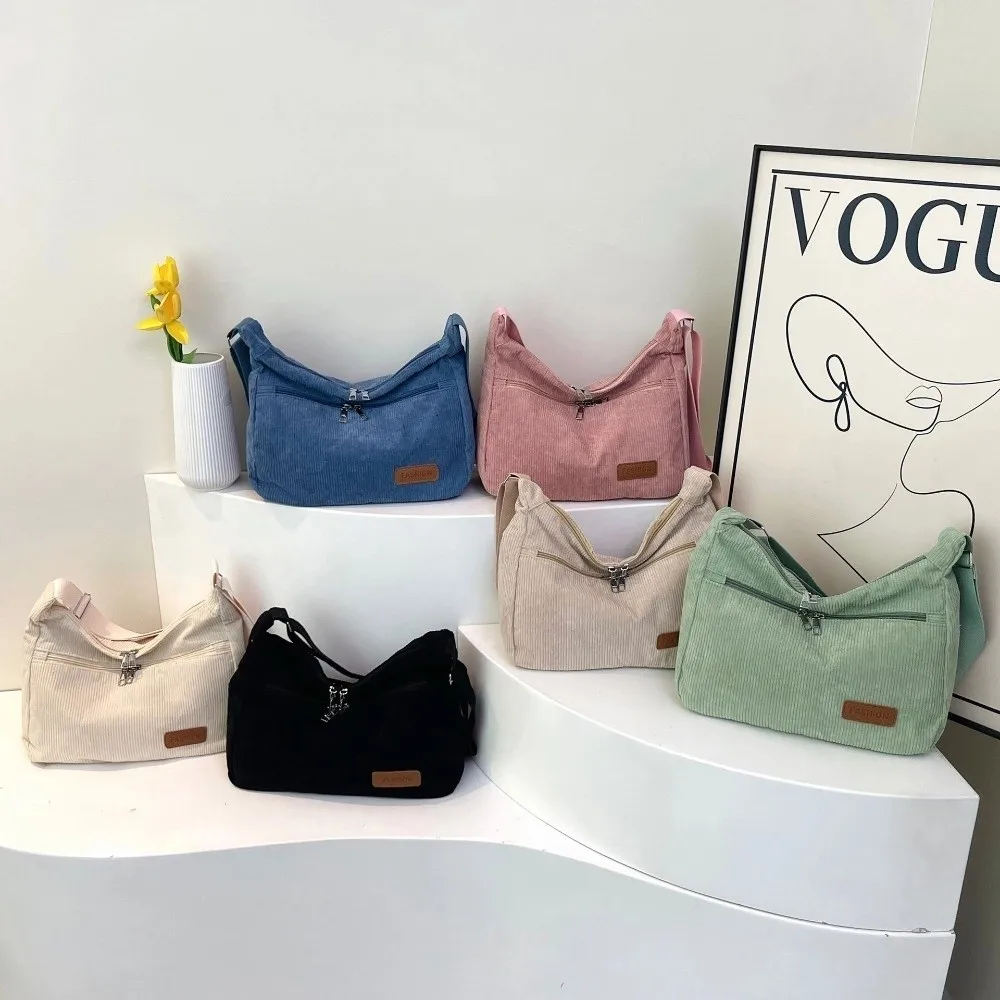 Bolsa de mano grande de pana con bolsillos y correa ajustable - imagen 4
