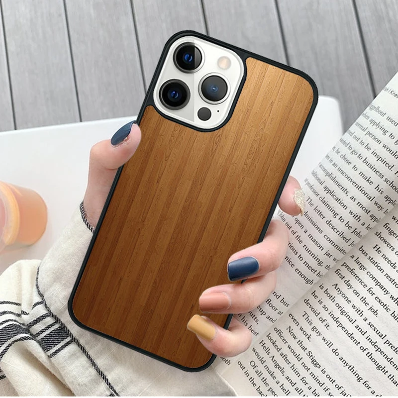 Funda colocada en iPhone mostrando ajuste preciso